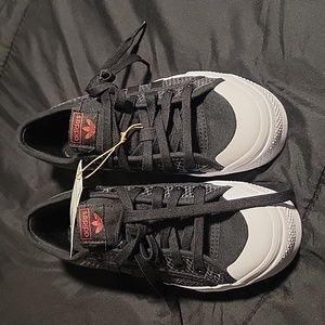 Adidas black snakeskin sz 6 shoes